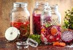 KILNER Fermentier Set / 2x 1 Liter Glas mit Gärungsdeckel / einfaches Haltbarmachen von Gemüse / Fermentieren Starter Set / Konservieren von Gemüse, wie Sauerkraut und Kimchi / Einmachglas 1l