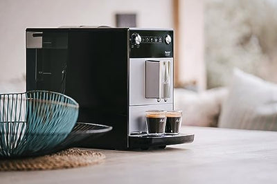 Melitta Purista - Kaffeevollautomat mit Lieblingskaffee-Funktion, Kaffeemaschine mit Mahlwerk und 5-stufig verstellbarem Mahlgrad, für Kaffee und Espresso, silber/schwarz