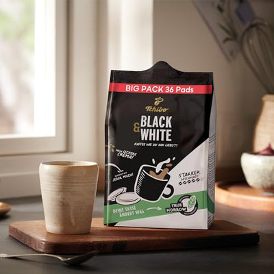 Tchibo Kaffeepadmaschine „CALL ME PAD“ inkl. 36 Black & White Pads, mit To-Go Becher Taste, für 2 Tassen, schnell und leise, automatische Abschaltfunktion, Hybrid Blue