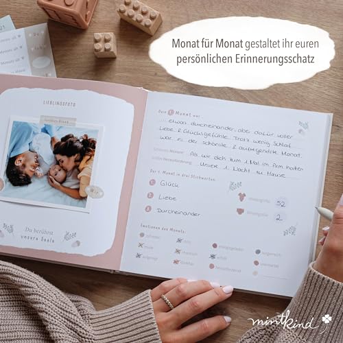 mintkind® Babyalbum "Mein erstes Lebensjahr" Wald + Sticker Set | Baby Fotoalbum zum Selbstgestalten | Baby Geschenk für Mädchen und Junge | Babybuch zum Eintragen | Baby-Tagebuch ab 0 Monate