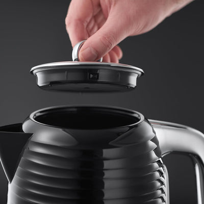 Russell Hobbs Wasserkocher [1,7l, 2400W] Inspire Schwarz mit hochwertiger Hochglanz-Struktur (Schnellkochfunktion, herausnehmbarer Kalkfilter,Wasserstandsanzeige,abnehmbarer Deckel) Teekocher 24361-70