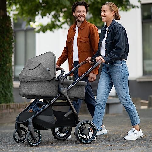 Maxi-Cosi Zelia S Trio Kinderwagen 3 in 1 Komplettset, 0-4 Jahre, bis 22 kg, Zusammenklappbar, Kompakt, Verstellbarer Baby Kinderwagen, mit CabrioFix S i-Size Babyschale, Zubehör, Wickeltasche, Grau