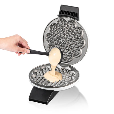 Cloer 1621 Waffeleisen für klassische Herzwaffeln, 930 W, Waffelgröße 15,5 cm, stufenlos wählbarer Bräunungsgrad, weiß, Metall