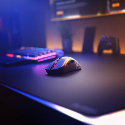 Glorious Gaming Model D Wireless Gaming Mouse – Superleichte 69 g, verzögerungsfreier 2,4-GHz-Funk, bis zu 71 Stunden Akku, RGB-Beleuchtung, BAMF-Sensor, ergonomisch, 6 Tasten – Mattschwarz