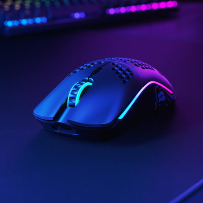 Glorious Gaming Model O Wireless Gaming Mouse – Superleichte 69 g, Wabendesign, RGB-Beleuchtung, beidhändig, verzögerungsfreier 2,4-GHz-Funk, bis zu 71 Stunden Akku – Mattschwarz