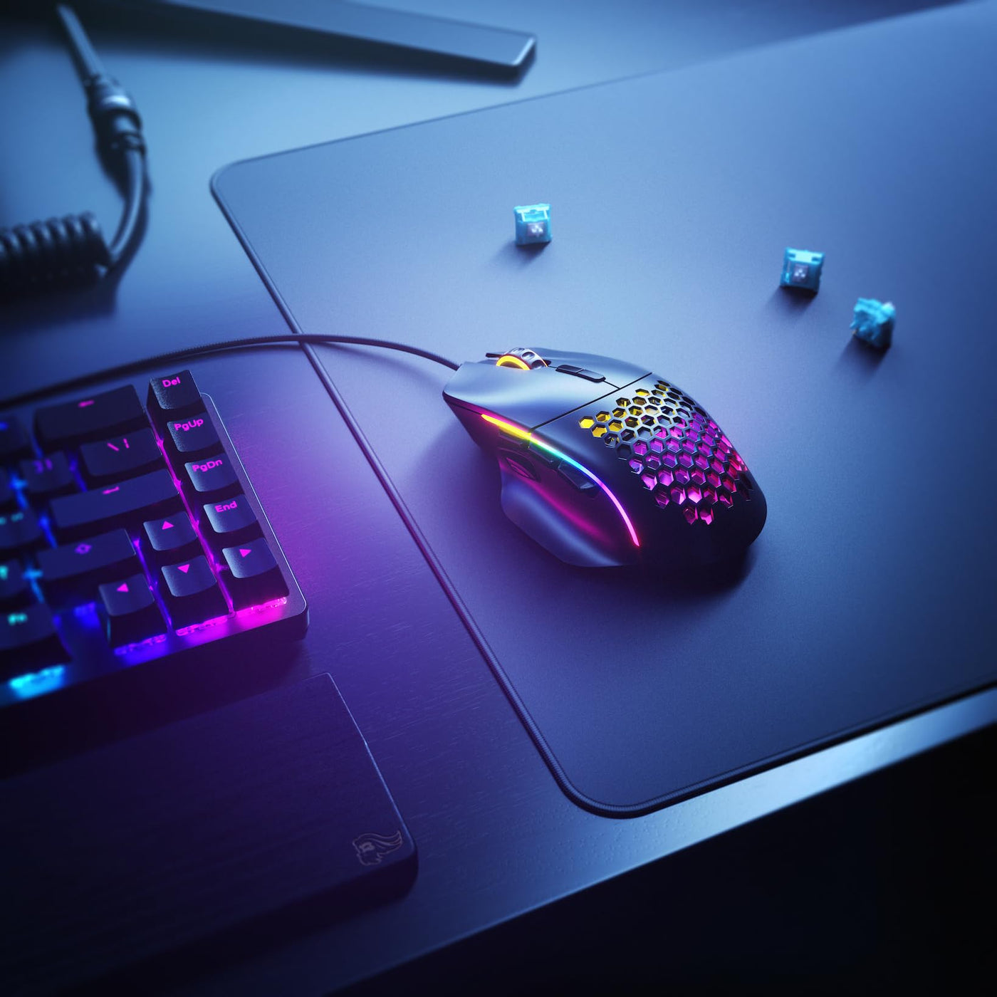 Glorious Gaming Model I Wired Gaming Mouse – superleichte 69 g, 2 tauschbare Tasten, RGB, PTFE-Füße, 9 programmierbare Tasten, seitliche Daumenablage – Schwarz