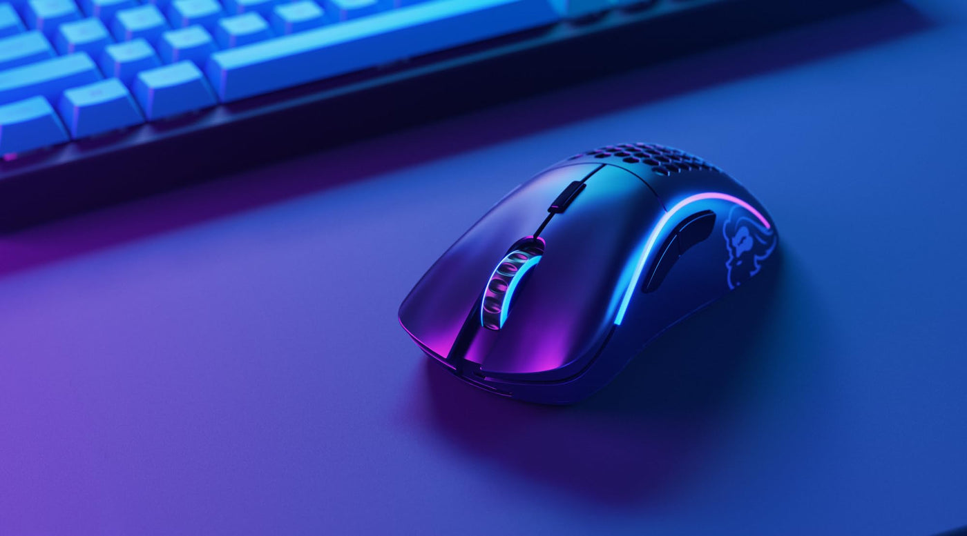 Glorious Gaming Model D Wireless Gaming Mouse – Superleichte 69 g, verzögerungsfreier 2,4-GHz-Funk, bis zu 71 Stunden Akku, RGB-Beleuchtung, BAMF-Sensor, ergonomisch, 6 Tasten – Mattschwarz