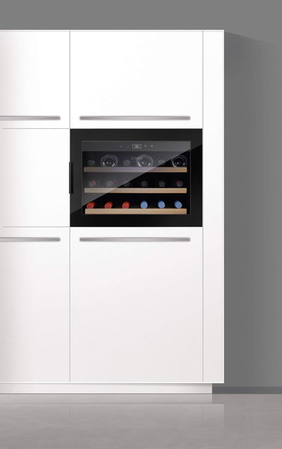 Caso WineSafe 18 EB Black Design Einbau-Weinkühlschrank mit Kompressionstechnik für bis zu 18 Flaschen (bis zu 310 mm Höhe), eine Temperaturzone 5-20°C, Getränkekühlschrank