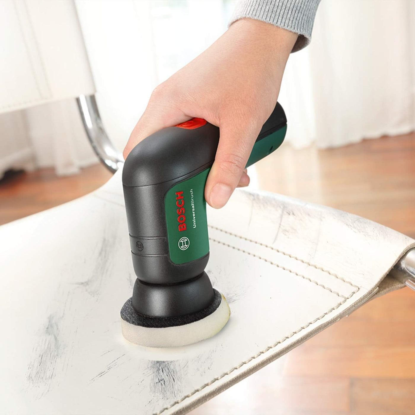 Bosch Home and Garden Akku Reinigungsbürste UniversalBrush (integrierter 3,6-V-Akku, 1 Micro-USB-Kabel und 4 Reinigungsaufsätze enthalten, im Karton) Grün, Norme