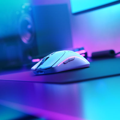 Glorious Gaming Model O 2 Wireless Gaming Mouse – 2,4 GHz & Bluetooth hybrid, superleichte 68 g, lange Akkulaufzeit, 26 k BAMF 2.0 Sensor, RGB-Beleuchtung, beidhändig, 6 Tasten, PTFE-Füße – Weiß