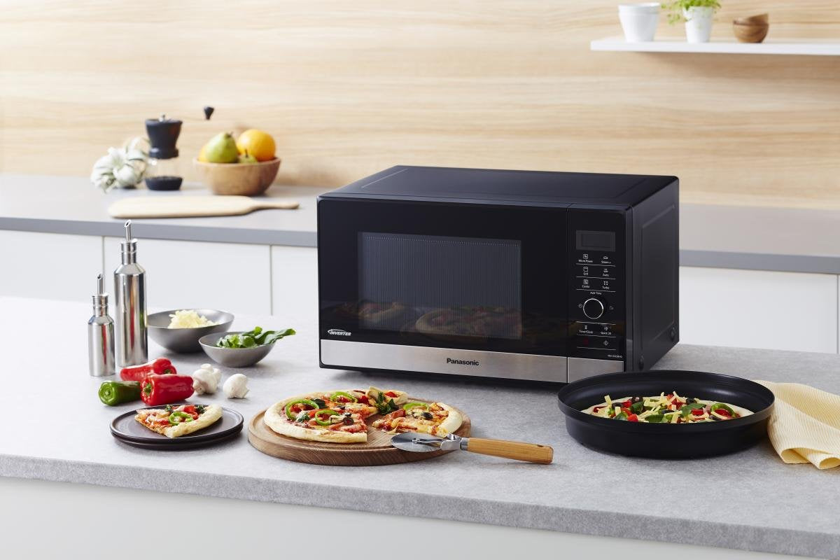 Panasonic NN-GD38HSGTG Mikrowelle mit Grill (1000 W, Inverter, Dampfgaren, energieeffizientes Kombikochen, Pizza-Pfanne, 23 Liter) edelstahl-schwarz