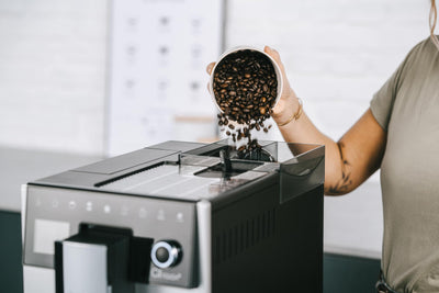 Melitta CI Touch - Kaffeevollautomat mit Milchsystem, Kaffeemaschine mit integrierter Kaffeemühle und Milchaufschäumer, für z. B. Espresso oder Cappuccino, silber