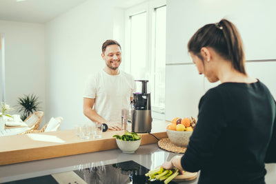 SEVERIN Slow Juicer – Entsafter für Saft, Sorbet, Eis, Marmelade uvm., elektrische Saftpresse aus Edelstahl, einfache Reinigung dank Easy-Clean Konzept, 1L Auffangbehälter, 150 Watt, ES 3571