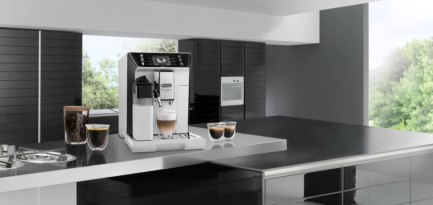 De'Longhi PrimaDonna Class ECAM 550.65.W Kaffeevollautomat mit LatteCrema Milchsystem, Cappuccino und Espresso auf Knopfdruck, 3,5 Zoll TFT Farbdisplay und App-Steuerung, weiß