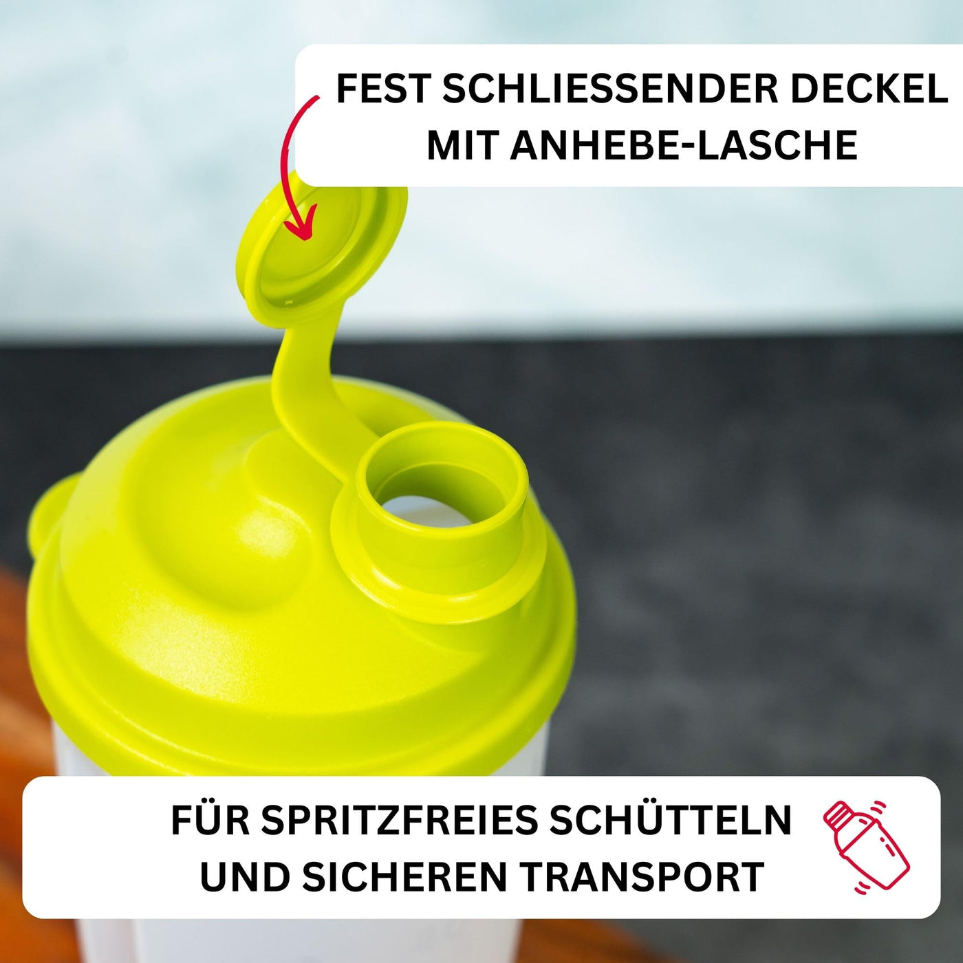 Westmark Mix- und Schüttelbecher/Dressingshaker mit Messskala, herausnehmbarer Mixscheibe und verschließbarem Ausgießer, Fassungsvermögen: 0,5l, Kunststoff, BPA-frei, Farbe: Transluzent/Grün, 2435227A