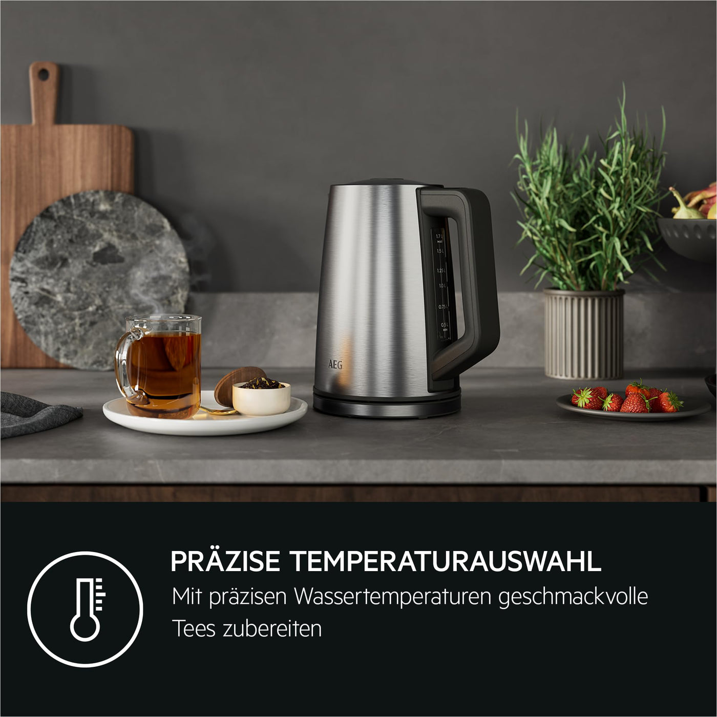 AEG Wasserkocher K5-1-6ST Deli 5 / 2400 Watt / 5 einstellbare Temperaturstufen / 1,7 l / 3-fache automatische Sicherheitsabschaltung / Anti-Tropf-Funktion / Einhand-Deckelöffnung / Edelstahl