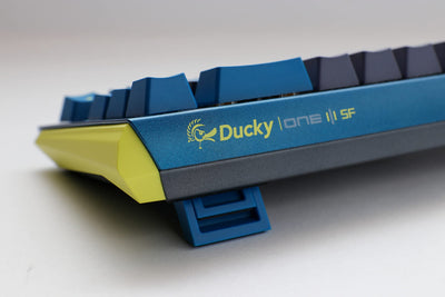 Ducky One 3 Daybreak - Mechanische Gaming Tastatur Deutsches Layout im SF-Format (65% Keyboard) mit Cherry MX Brown Switches, Hot-Swap-fähig (Kailh-Sockeln) und RGB-Beleuchtung