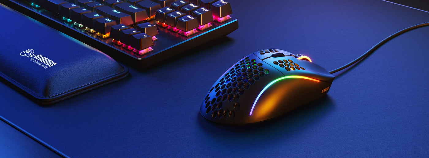 Glorious Gaming Model D Wired Gaming Mouse – superleichtes Wabendesign mit 68 g, RGB-Beleuchtung, ergonomisch, Pixart 3360 Sensor, Omron-Schaltern, PTFE-Füße, 6 Tasten – Mattschwarz