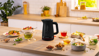 Bosch kabelloser Wasserkocher MyMoment TWK3M123, Abschaltautomatik, Überhitzungsschutz, Tassenanzeige, beidseitige Wasserstandsanzeige, entnehmbarer Kalkfilter, 1,7 L, 2400 W, Schwarz matt