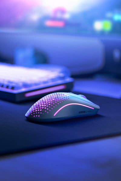 Glorious Gaming Model O 2 Wireless Gaming Mouse – 2,4 GHz & Bluetooth hybrid, superleichte 68 g, lange Akkulaufzeit, 26 k BAMF 2.0 Sensor, RGB-Beleuchtung, beidhändig, 6 Tasten, PTFE-Füße – Weiß