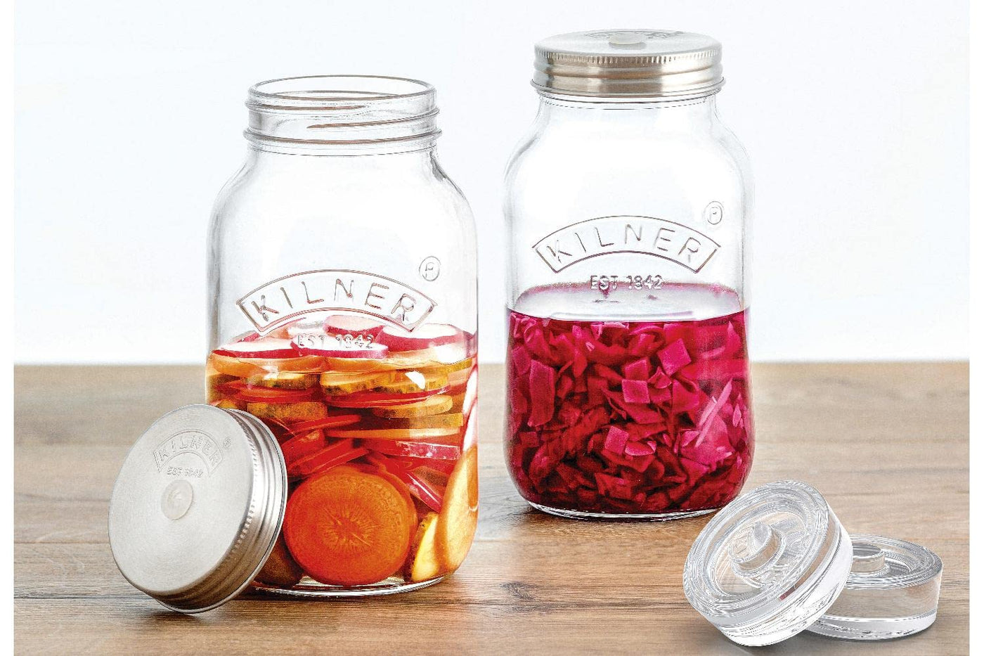 KILNER Fermentier Set / 2x 1 Liter Glas mit Gärungsdeckel / einfaches Haltbarmachen von Gemüse / Fermentieren Starter Set / Konservieren von Gemüse, wie Sauerkraut und Kimchi / Einmachglas 1l