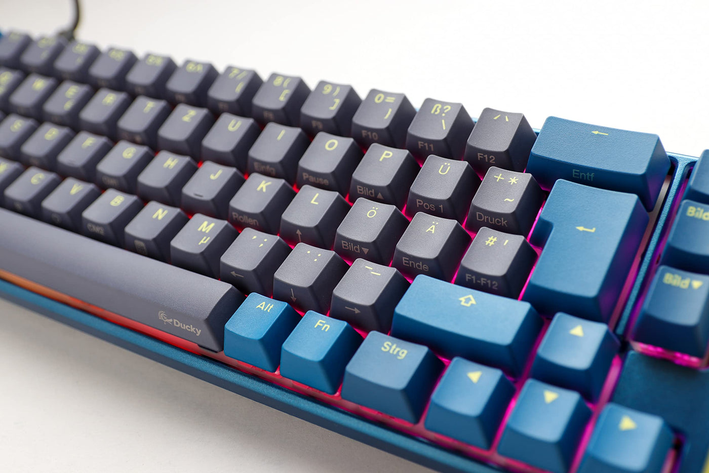 Ducky One 3 Daybreak - Mechanische Gaming Tastatur Deutsches Layout im SF-Format (65% Keyboard) mit Cherry MX Brown Switches, Hot-Swap-fähig (Kailh-Sockeln) und RGB-Beleuchtung