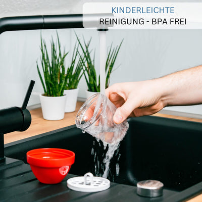 Westmark Schüttelbecher - Dressingshaker mit herausnehmbarer Mixscheibe, Fassungsvermögen: 0,25 l, Höhe: 12,8 cm, Kunststoff, BPA-freier Mixbecher (Klar/Rot)