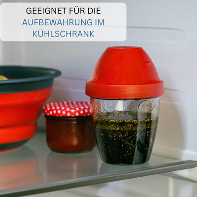 Westmark Schüttelbecher - Dressingshaker mit herausnehmbarer Mixscheibe, Fassungsvermögen: 0,25 l, Höhe: 12,8 cm, Kunststoff, BPA-freier Mixbecher (Klar/Rot)