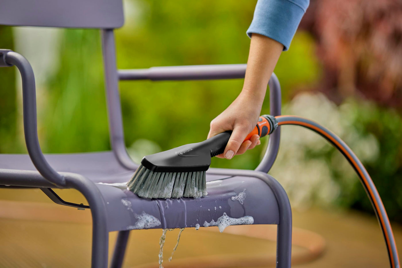 Gardena Cleansystem Wasch-Set mit Handbürste S soft: Reinigungsbürste für empfindliche Flächen und enge Stellen, mit Durchflussregulierung, inkl. Reinigungssticks zum effektiven Putzen (18860-20)