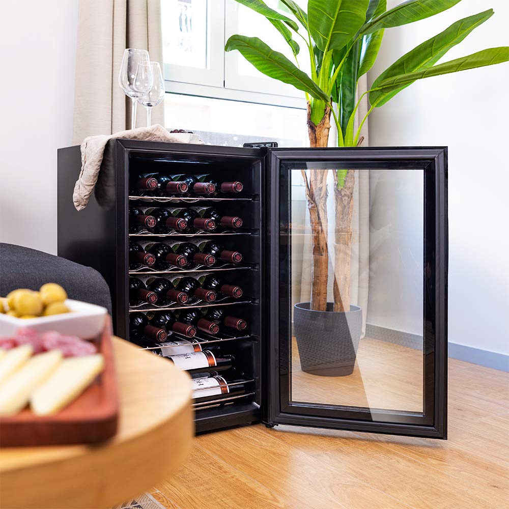 Cecotec Weinkühlschrank GrandSommelier 24000 Black Compressor. 24 Flaschen mit Kompressor, der eine hohe Leistung garantiert. Einstellbare Temperatur und Touch-Bedienfeld