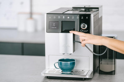 Melitta CI Touch - Kaffeevollautomat mit Milchsystem, Kaffeemaschine mit integrierter Kaffeemühle und Milchaufschäumer, für z. B. Espresso oder Cappuccino, silber