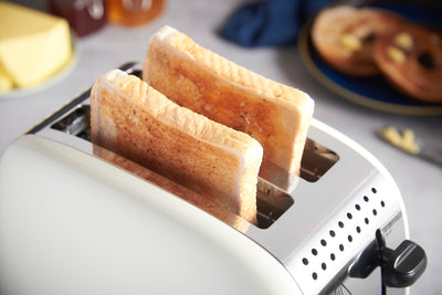 Grille-pain Russell Hobbs [pour 2 tranches] Colours Plus en acier inoxydable crème (fentes de toast extra larges, y compris chauffe-petits pains, 6 niveaux de brunissage + fonction décongélation, fonction Lift &amp; Look, 1600 W) 26551-56