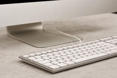 CHERRY KC 6000C FOR MAC, Kabelgebundene Mac-Tastatur (USB-C Anschluss), Französisches Layout (AZERTY), Flüsterleise Tasten, Flaches Design, Weiß-Silber