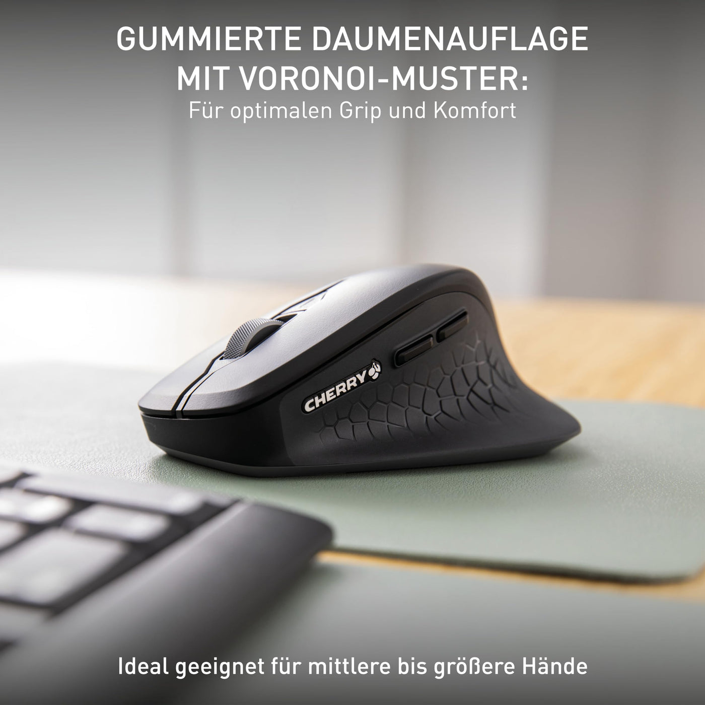 CHERRY STREAM MOUSE COMFORT, Kabellose Ergonomische Maus mit Gummierter Daumenauflage, Speziell für Rechtshänder, 2,4 GHz Funk, 6 Flüsterleise Tasten, Schwarz