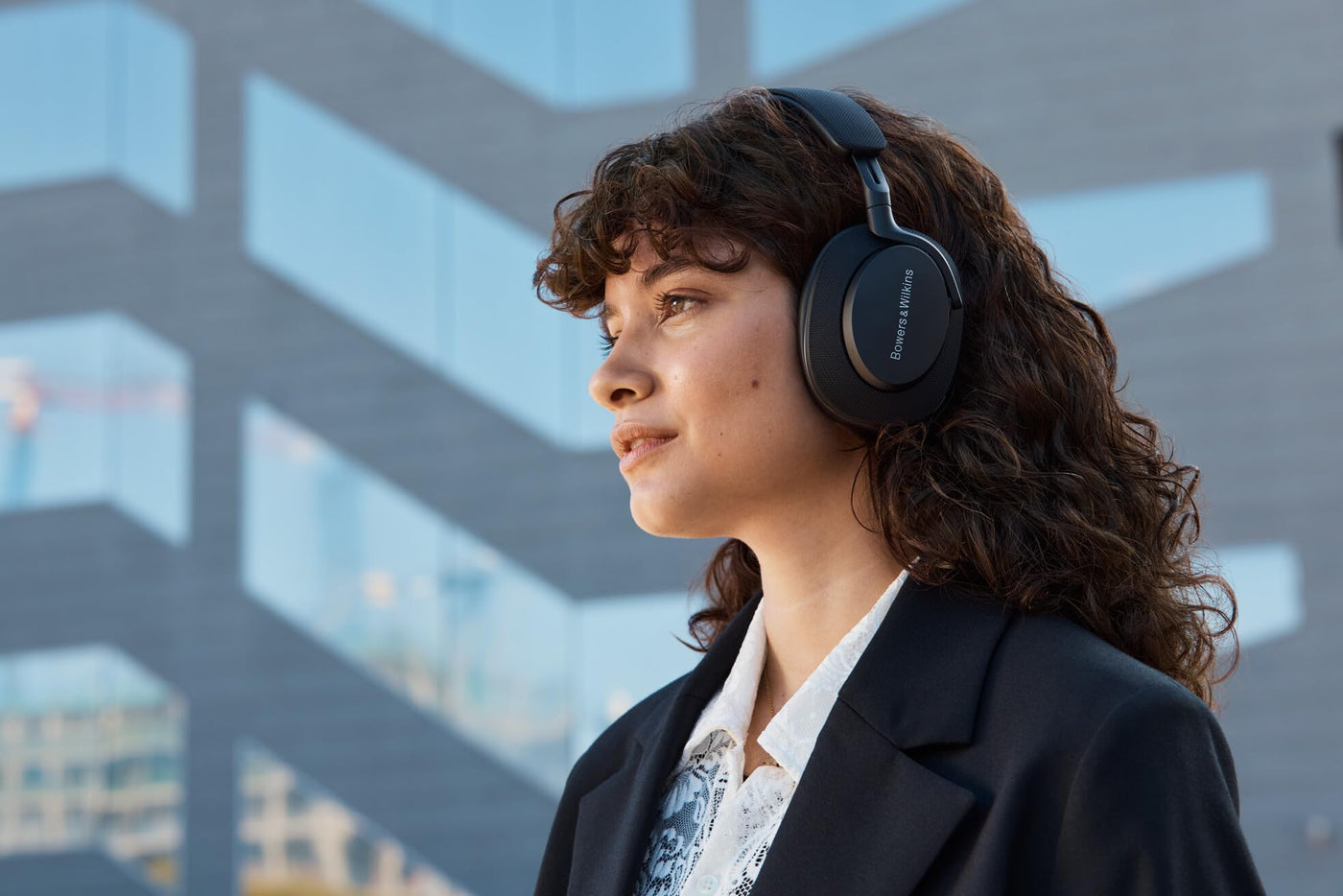 Bowers & Wilkins PX7 S2e Over-Ear-Kopfhörer mit Geräuschunterdrückung, kabellos, Qualcomm aptX™ Adaptive & Schnellladung, 30 Stunden Wiedergabe, sechs integriertes Mikrofon, Anthrazit Schwarz