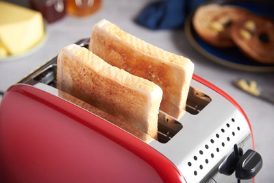 Grille-pain Russell Hobbs [pour 2 tranches] Colours Plus Acier inoxydable Rouge (fentes de toast extra larges, y compris chauffe-petits pains, 6 niveaux de brunissage + fonction décongélation, fonction Lift &amp; Look, 1600 W) 26554-56