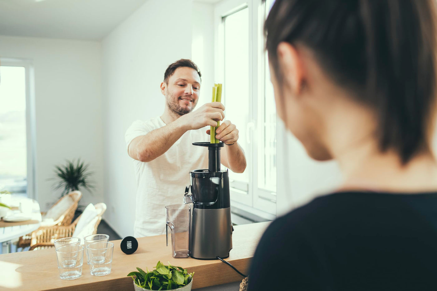 SEVERIN Slow Juicer – Entsafter für Saft, Sorbet, Eis, Marmelade uvm., elektrische Saftpresse aus Edelstahl, einfache Reinigung dank Easy-Clean Konzept, 1L Auffangbehälter, 150 Watt, ES 3571