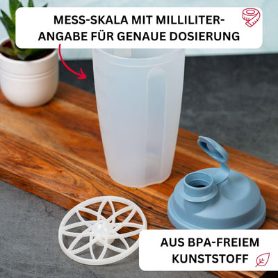 Westmark Mix- und Schüttelbecher/Dressingshaker mit Messskala, herausnehmbarer Mixscheibe und verschließbarem Ausgießer, Fassungsvermögen: 0,5l, Kunststoff, BPA-frei, Farbe: Transluzent/Blau, 2435227B