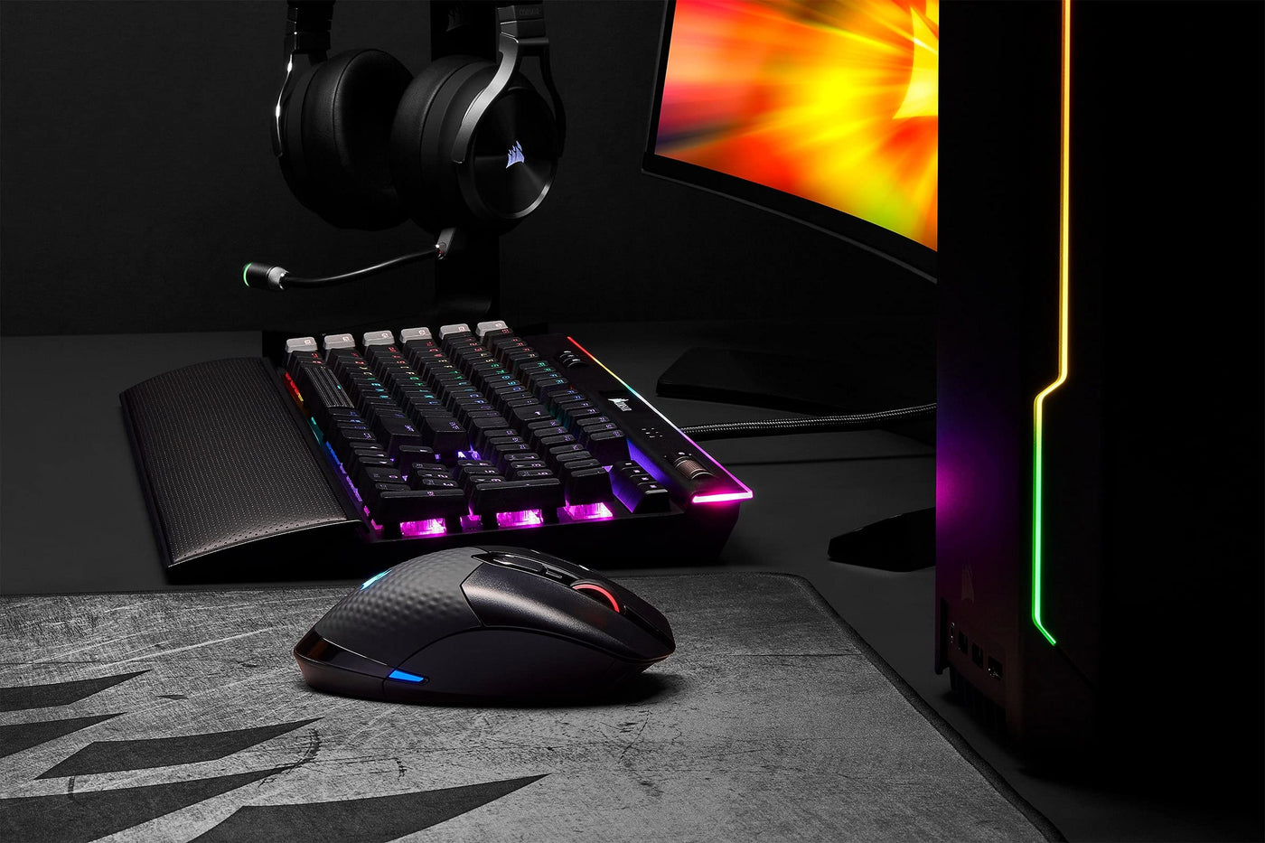 CORSAIR DARK CORE RGB PRO SE Wireless FPS/MOBA Gaming Maus Mit Qi Wireless Charging - 18.000 DPI - 8 Programmierbare Tasten - Sub-1ms - iCUE Kompatibel - PC, Mac, PS5, PS4, Xbox - Schwarz