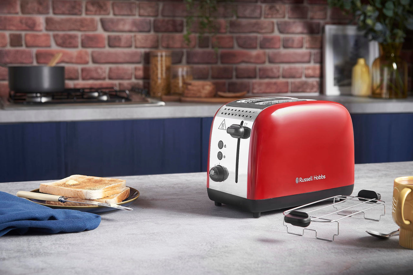 Grille-pain Russell Hobbs [pour 2 tranches] Colours Plus Acier inoxydable Rouge (fentes de toast extra larges, y compris chauffe-petits pains, 6 niveaux de brunissage + fonction décongélation, fonction Lift &amp; Look, 1600 W) 26554-56