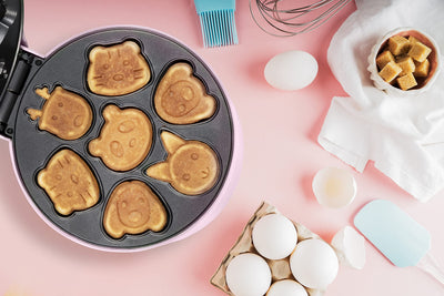 Bestron Waffeleisen für Mini-Cookies-Maker in Tiermotiven, Waffeleisen für Waffel-Kekse, mit Backampel & Antihaftbeschichtung, 700 Watt, Farbe: Rosa