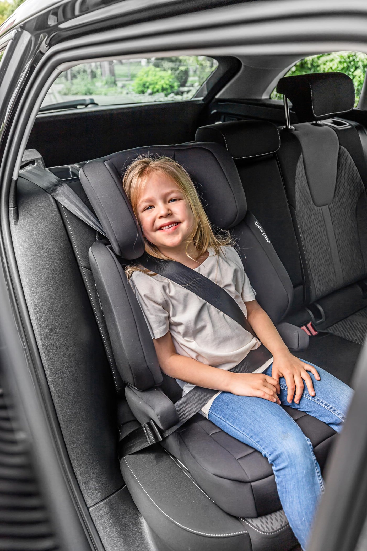 Osann Jazzi Isofix, Kindersitz mit Isofix ab 1 Jahr, Autositz von 76 bis 150 cm, i-Size mitwachsend - Black