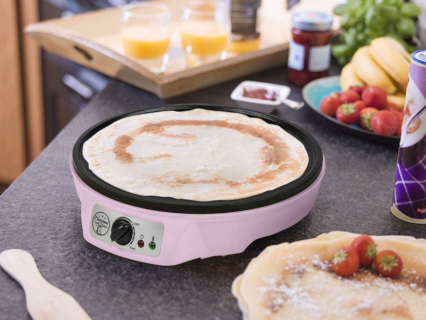 Bestron Crêpes Maker im Retro Design, für Crepes mit Ø 30 cm, inkl. Teigverteiler & Crêpes-Wender, mit Antihaftbeschichtung, 1000 Watt, Farbe: Pink