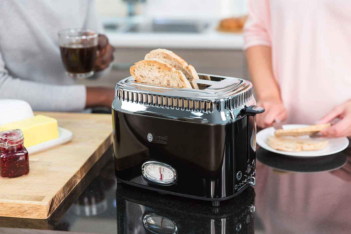 Russell Hobbs Toaster [für 2 Scheiben] Retro Edelstahl Schwarz (Countdown-Anzeige im Retrodesign, inkl. Brötchenaufsatz, 6 Bräunungsstufen + Auftau- & Aufwärmfunktion, 1300W) Vintage 21681-56