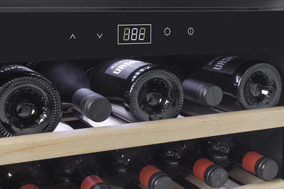 Caso Winesafe 18 EB Design Einbauweinkühlschrank für bis zu 18 Flaschen (bis zu 310 mm Höhe), eine Temperaturzone 5-20°C, Getränkekühlschrank, Energieklasse G, Schwarz (Griff Edelstahl)