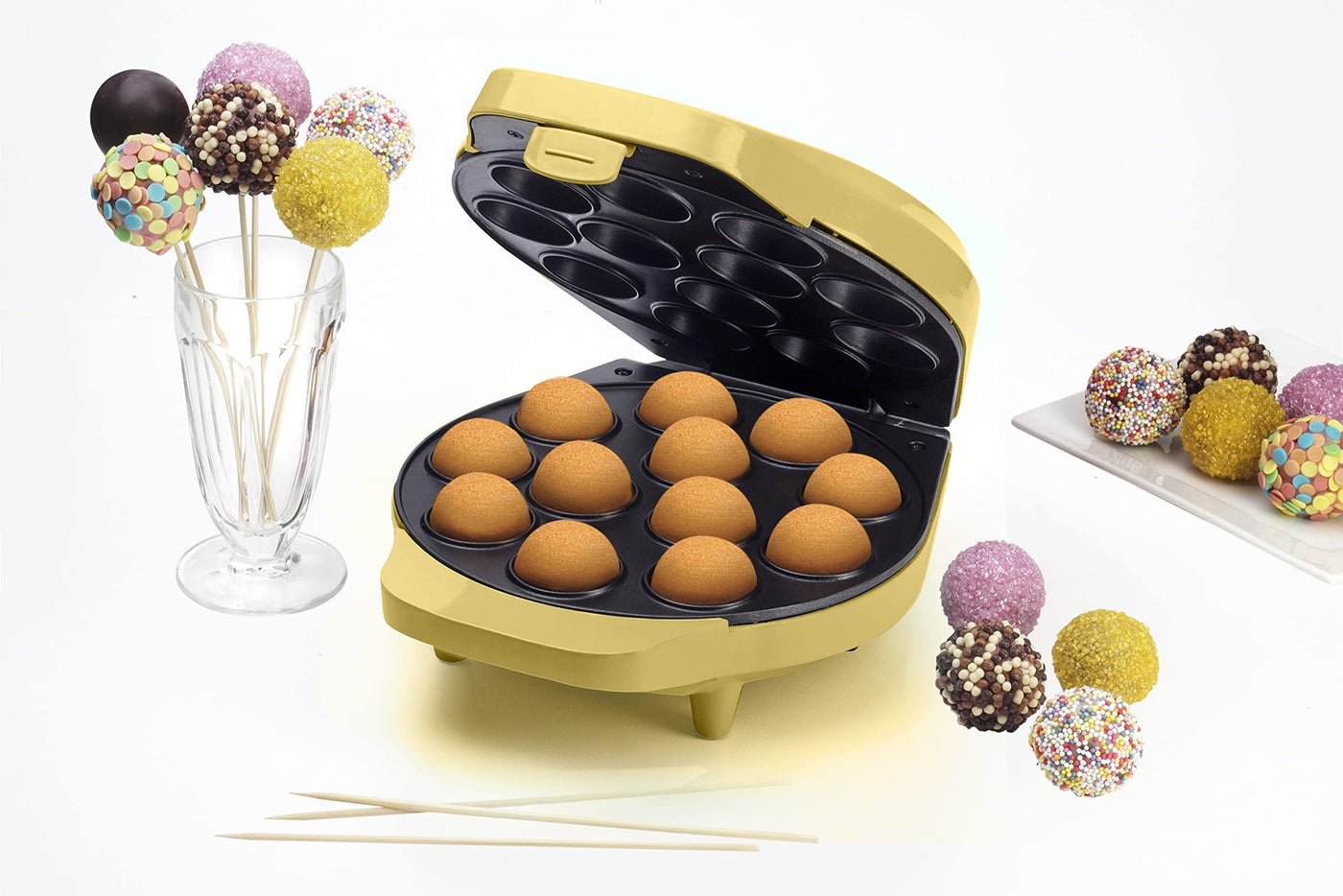 Bestron Waffeleisen für Cake-Pop's im Retro Design, Cake-Pop-Maker inkl. Cake-Pop-Butler, Gabel & 12 Cake-Pop-Sticks, mit Antihaftbeschichtung, 700 W, Farbe: Gelb