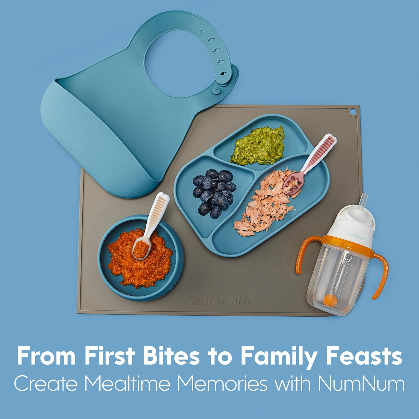 NumNum Baby Löffel 2er-Set, Silikon Esslernlöffel für Baby ab 6 Monate - BPA-frei - Lernlöffel und Breilöffel für BLW und Beikost Baby Zubehör - Ideales Esslernbesteck - Blau/Orange