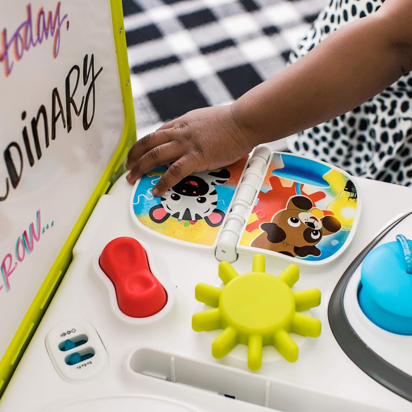 Baby Einstein, Curiosity Table Spieltisch mit 65 Melodien, abnehmbaren Füßen, Lichtern, Zahnrädern und vielem mehr