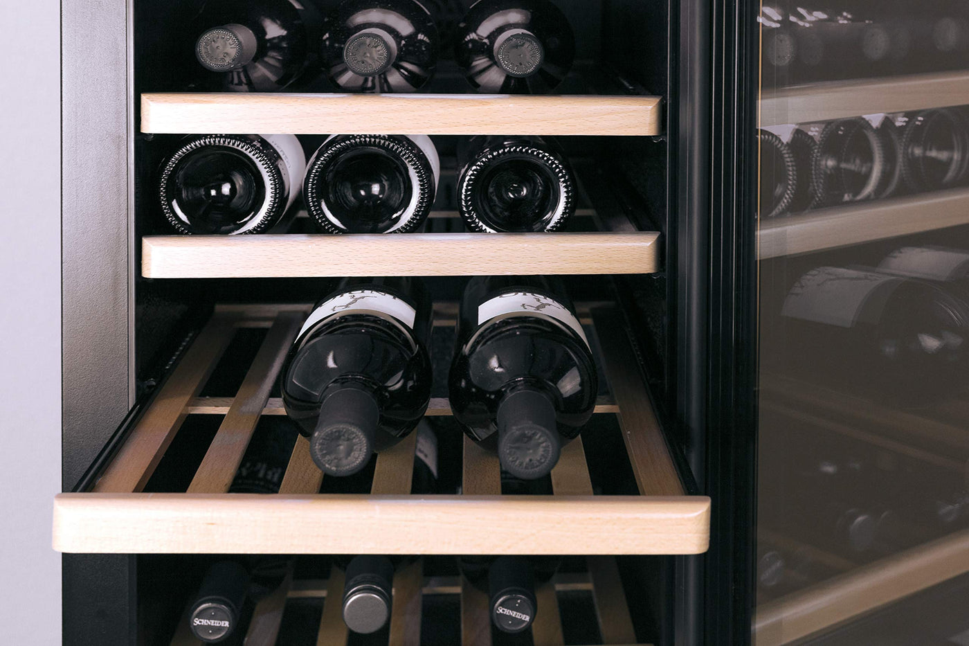 CASO WineSafe 75 Design Weinkühlschrank für bis zu 75 Flaschen (bis zu 310 mm Höhe), eine Temperaturzone 5-20°C für Rotwein oder Weißwein, Getränkekühlschrank