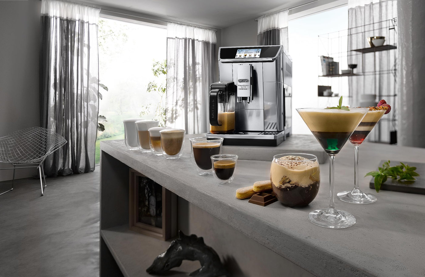 De'Longhi PrimaDonna Elite Experience ECAM 656.85.MS Kaffeevollautomat mit LatteCrema Milchsystem, Cappuccino, 4,3 Zoll Farbdisplay, App-Steuerung, Trinkschokoladenfunktion, Edelstahlfront, silber